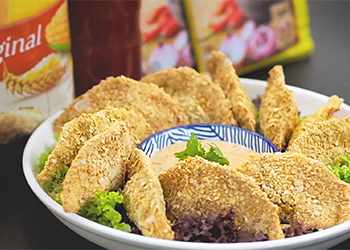 Crispy NESTUM® Dumpling with Spicy Rendang Hitam